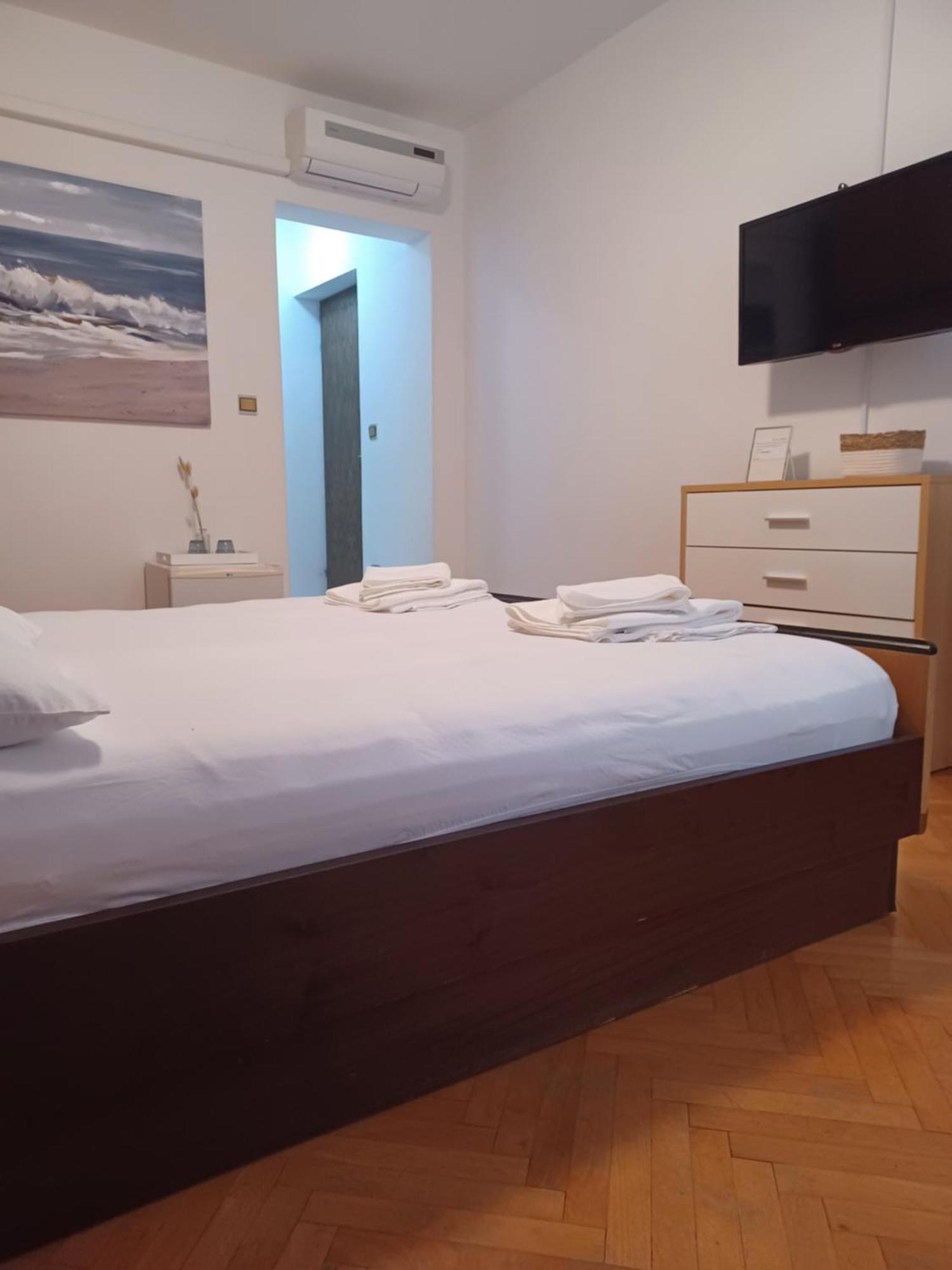 Apartments Emilija Makarska Oda fotoğraf